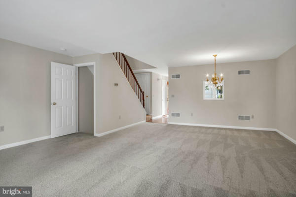 2015 SOUTHPOINT DR, HUMMELSTOWN, PA 17036, photo 5 of 41