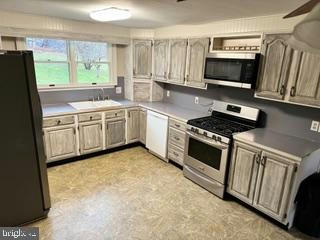 39 CARBONDALE RD, WAYMART, PA 18472, photo 4 of 6