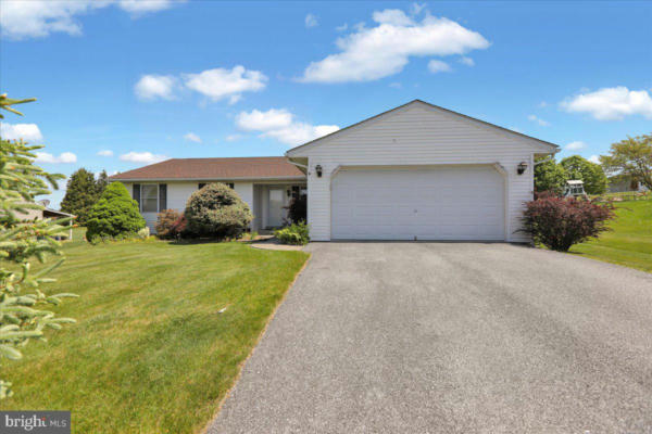 11 COTTAGE LN, NEWMANSTOWN, PA 17073 - Image 1