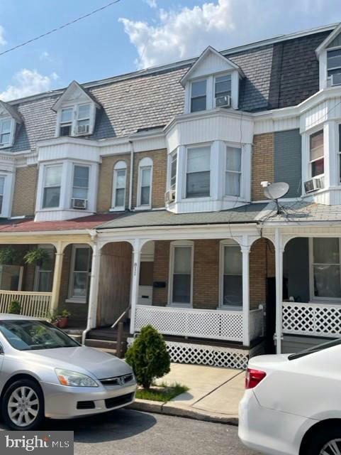 811 W POPLAR ST, YORK, PA 17401, photo 1 of 17