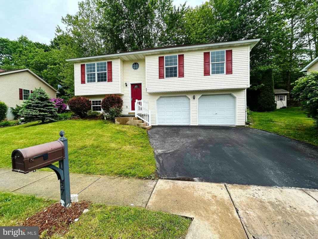 37 SWEET ARROW DR, HUMMELSTOWN, PA 17036, photo 1 of 19